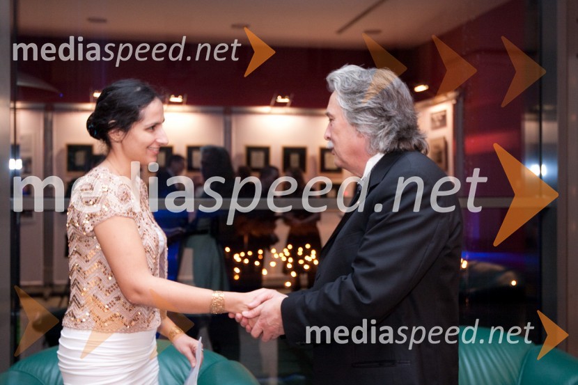 	Romina Znoj, dobitnica štipendije in Vladimir Pezdirc, predsednik Rotary kluba Ljubljana21. Veliki Rotarijski ples