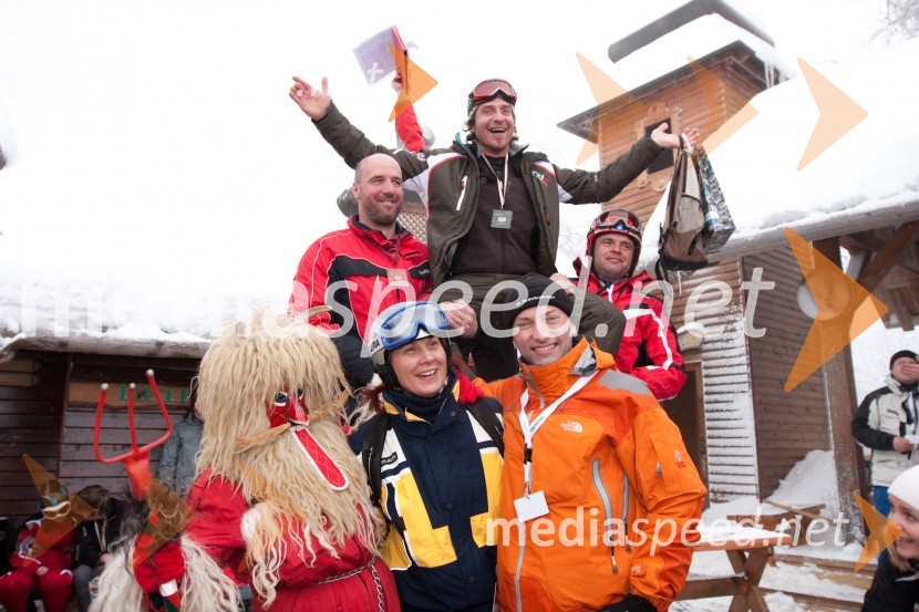 Polonca Kukec, guvernerka slovenskih Lions Klubov, Tomaž Kastelic, predsednik Lions Klub Bled Golf, ..., ... in ...Lions Ski Open 2010, dobrodelna veleslalomska tekma