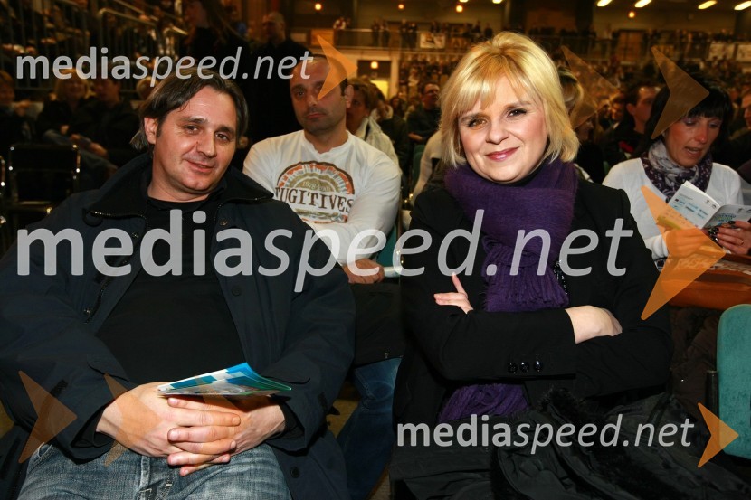 Darja Čižek, marketing SNG Maribor in partner Darko VidmarOliver Dragojevič in Gibonni, koncert