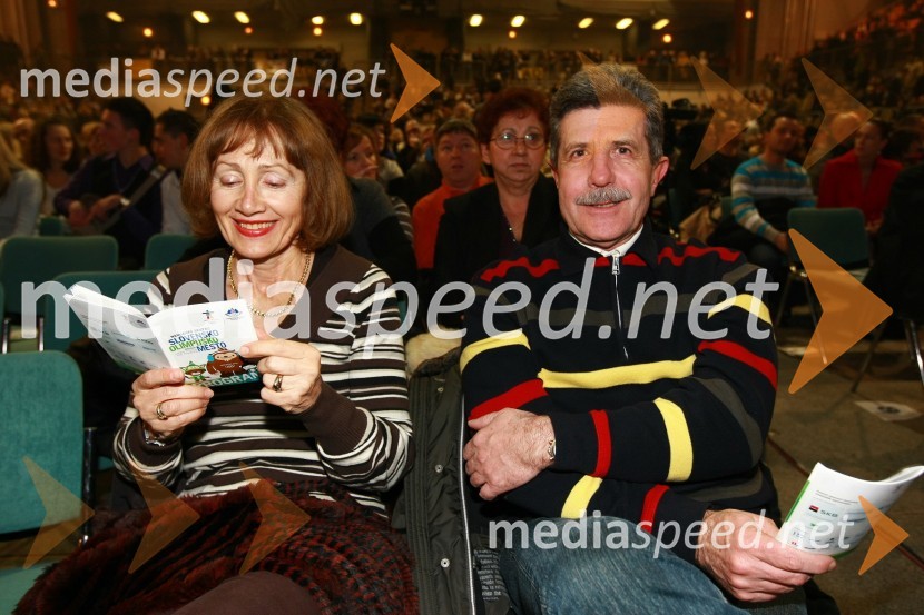 Drago Cotar, predsednik uprave Zavarovalnice Maribor in soproga SonjaOliver Dragojevič in Gibonni, koncert