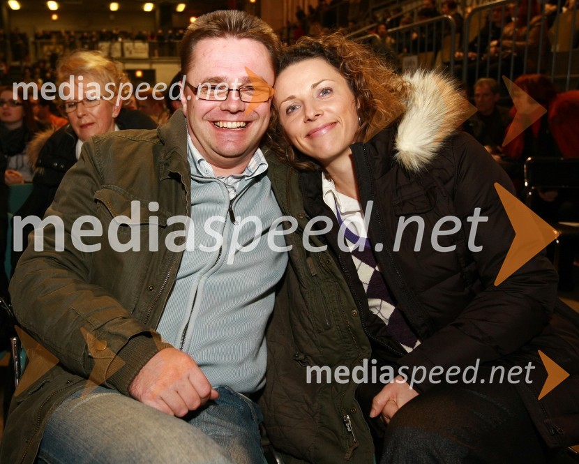 Petr Podlipny, direktor znamke Škoda pri Porsche Slovenija d.o.o. in soproga SimonaOliver Dragojevič in Gibonni, koncert