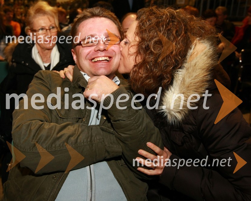 Petr Podlipny, direktor znamke Škoda pri Porsche Slovenija d.o.o. in soproga SimonaOliver Dragojevič in Gibonni, koncert