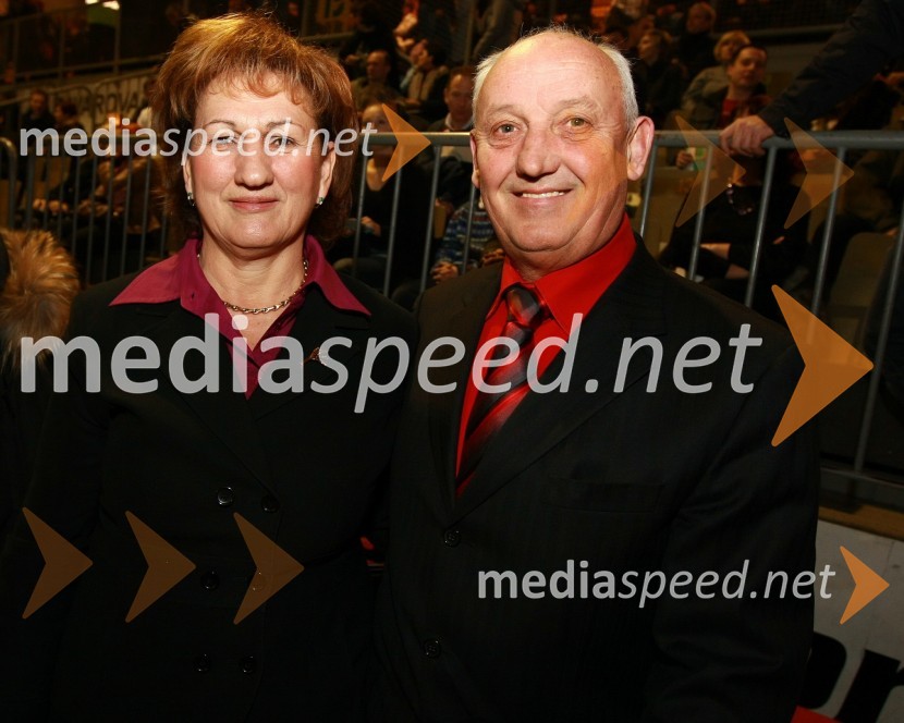 Janez Ajlec, lastnik družinskega podjetja AJM d.o.o. in soproga MarijaOliver Dragojevič in Gibonni, koncert