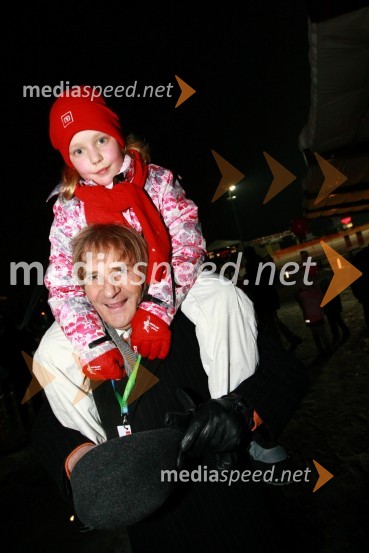 Dr. Dušan Radonjič, prorektor Univerze v Mariboru in njegova vnukinja HanaSlovensko olimpijsko mesto Maribor