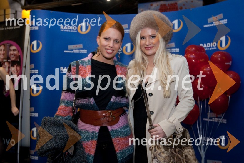Manja Plešnar, novinarka, pevka in Danica Lovenjak, TV voditeljicaValentinovo, premiera filma