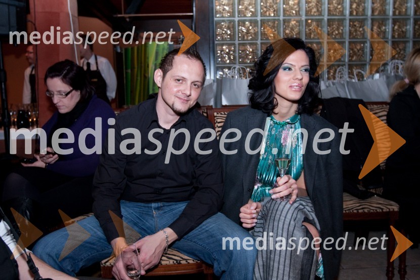 	Matjaž Kitak, glasbeni manager in Sabina Remar, Miss Universe 2004Valentinova zaroka, zaključek