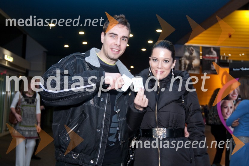 Črt Slavec, fotograf in Iris Mulej, Miss Slovenije 2006  	Valentinovo, premiera filma