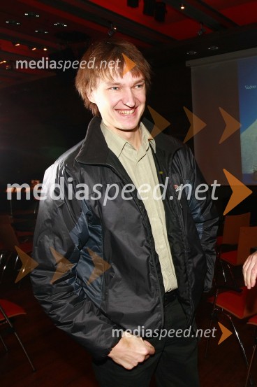 Aleš Koželj, alpinist in soplezalec Tomaža HumarjaTomaž Humar: Ni nemogočih poti, novinarska konferenca ob drugi dopolnjeni izdaji