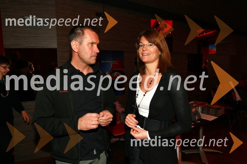 Tomo Drolec, prvi soplezalec Tomaža Humarja in Maja Roš, novinarka Pop TVTomaž Humar: Ni nemogočih poti, novinarska konferenca ob drugi dopolnjeni izdaji