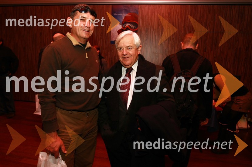 Stipe Božič, planinec in snemalec Tomaževih odprav ter Milan Kučan, nekdanji predsednik Republike SlovenijeTomaž Humar: Ni nemogočih poti, novinarska konferenca ob drugi dopolnjeni izdaji