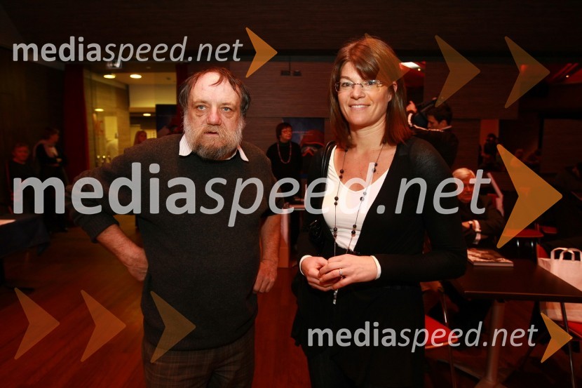 Zdravko Duša, pisatelj in pesnik ter Maja Roš, novinarka Pop TVTomaž Humar: Ni nemogočih poti, novinarska konferenca ob drugi dopolnjeni izdaji