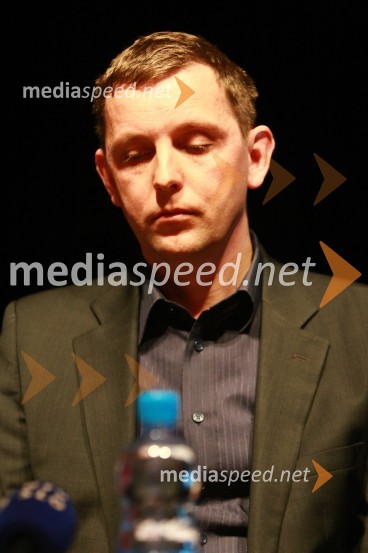 Marjan Humar, brat Tomaža HumarjaTomaž Humar: Ni nemogočih poti, novinarska konferenca ob drugi dopolnjeni izdaji