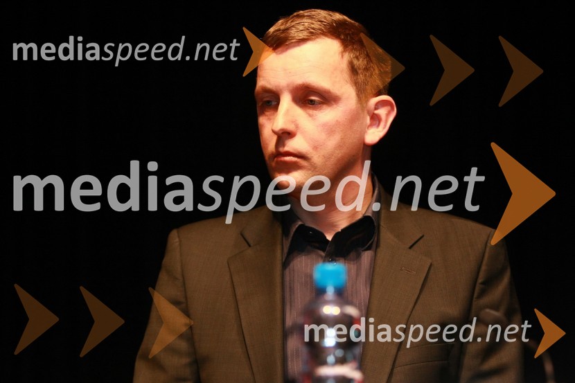 Marjan Humar, brat Tomaža Humarja   
 
Tomaž Humar: Ni nemogočih poti, novinarska konferenca ob drugi dopolnjeni izdaji