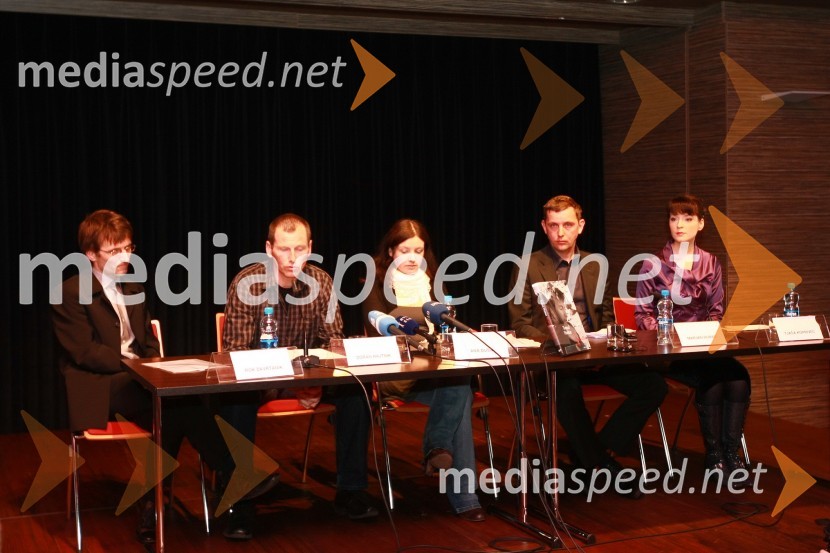 Rok Zavrtanik, direktor Založbe Sanje, Zoran Hajtnik, Ana Duša, urednica knjige, Marjan Humar, brat Tomaža Humarja in Tjaša Koprivec, urednica Založbe SanjeTomaž Humar: Ni nemogočih poti, novinarska konferenca ob drugi dopolnjeni izdaji