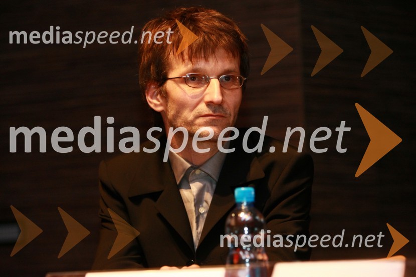 Rok Zavrtanik, direktor Založbe Sanje
 
Tomaž Humar: Ni nemogočih poti, novinarska konferenca ob drugi dopolnjeni izdaji