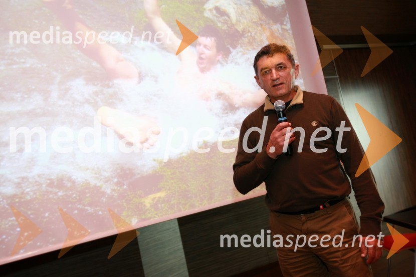 Stipe Božič, planinec in snemalec Tomaževih odpravTomaž Humar: Ni nemogočih poti, novinarska konferenca ob drugi dopolnjeni izdaji