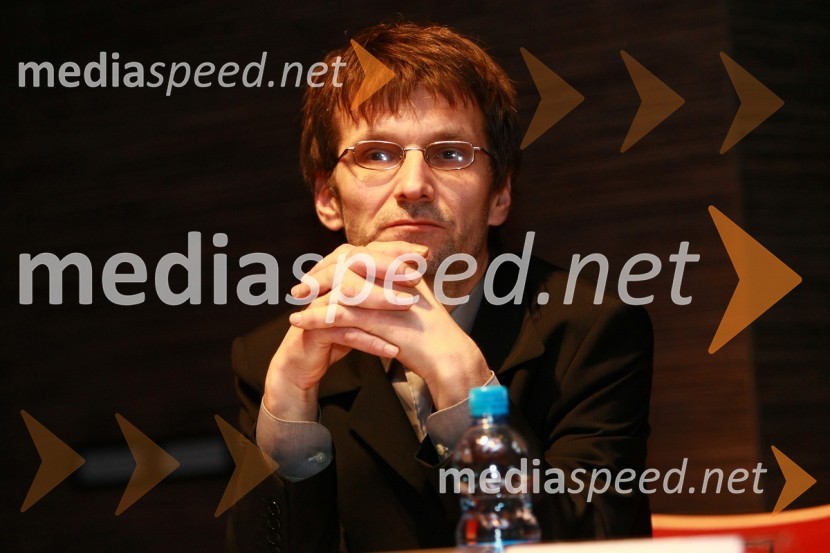 Rok Zavrtanik, direktor Založbe Sanje
 
Tomaž Humar: Ni nemogočih poti, novinarska konferenca ob drugi dopolnjeni izdaji