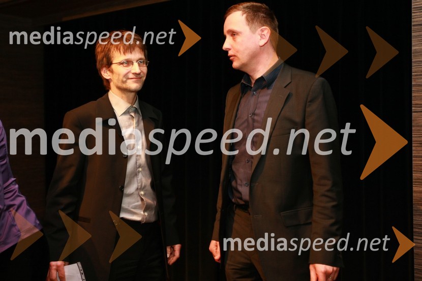 Rok Zavrtanik, direktor Založbe Sanje in Marjan Humar, brat Tomaža HumarjaTomaž Humar: Ni nemogočih poti, novinarska konferenca ob drugi dopolnjeni izdaji