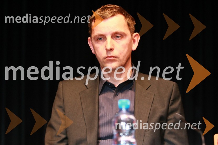 Marjan Humar, brat Tomaža Humarja
 
Tomaž Humar: Ni nemogočih poti, novinarska konferenca ob drugi dopolnjeni izdaji