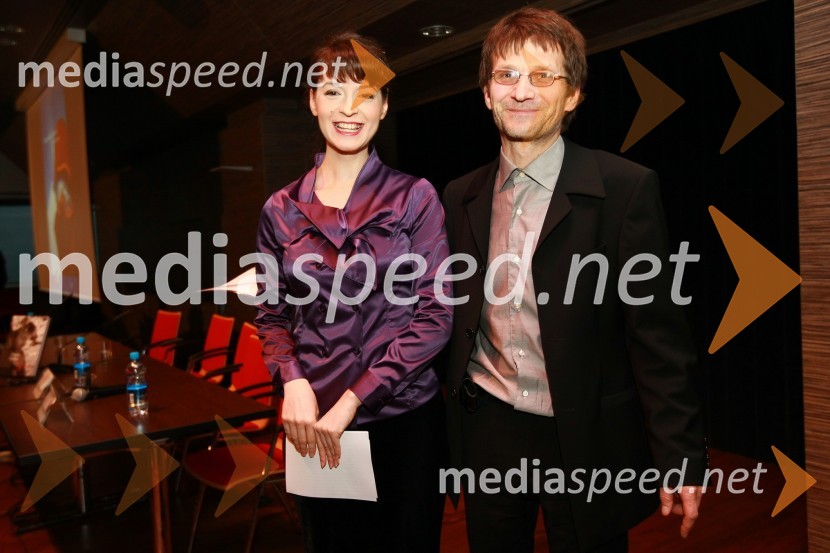 Tjaša Koprivec, urednica Založbe Sanje ter Rok Zavrtanik, direktor Založbe SanjeTomaž Humar: Ni nemogočih poti, novinarska konferenca ob drugi dopolnjeni izdaji