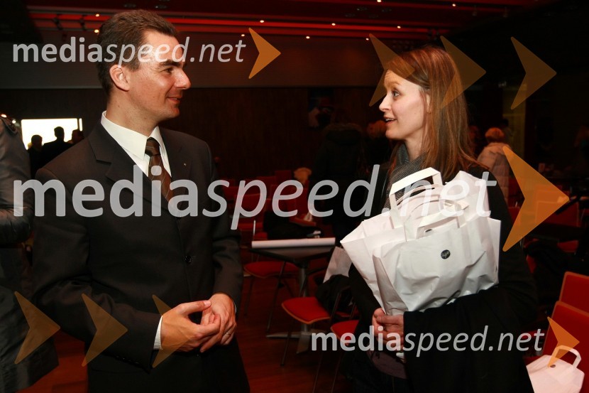 Danilo Tomšič, direktor področja prodaja in marketing v podjetju Mobitel ter ...Tomaž Humar: Ni nemogočih poti, novinarska konferenca ob drugi dopolnjeni izdaji