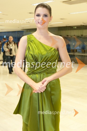 Bernarda Žarn, povezovalka prireditveEMA 2010, predizbor