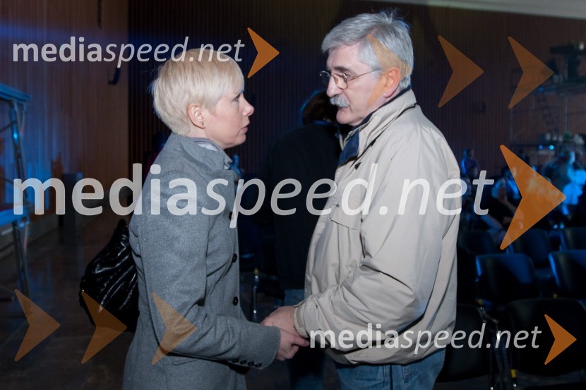 Polonca Komar, vodja službe za odnose z javnostjo RTV Slovenija in Petar Radović, odgovorni urednik razvedrilnega programa RTV SlovenijaEMA 2010, predizbor