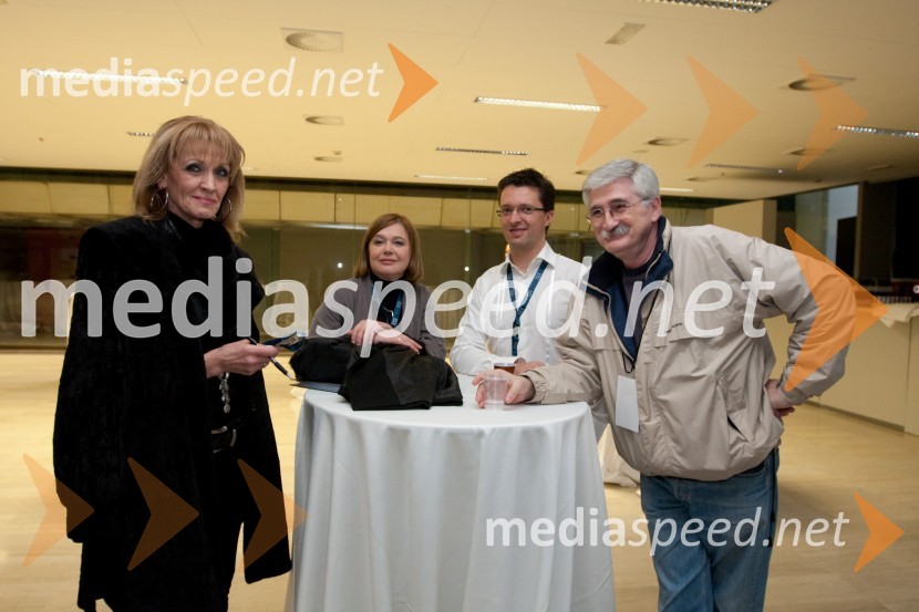 Božena Zabret, producentka, Dijana Štraus Svetlik, urednica projekta Ema 2010, Andrej Hofer, glasbeni urednik TV Slovenija in Petar Radović, odgovorni urednik razvedrilnega programa RTV SlovenijaEMA 2010, predizbor