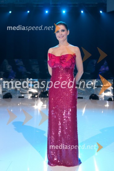 Bernarda Žarn, povezovalka prireditveEMA 2010, predizbor