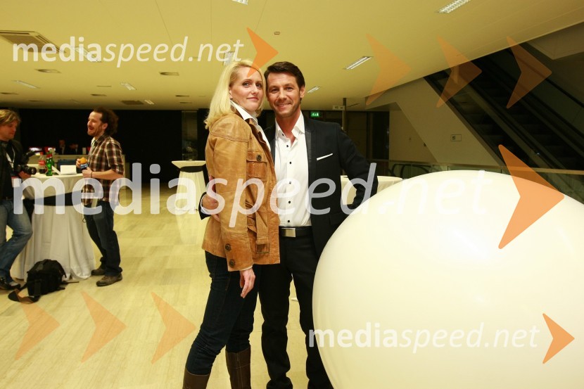 Marko Vozelj, pevec in soproga Tina VozeljEMA 2010, predizbor