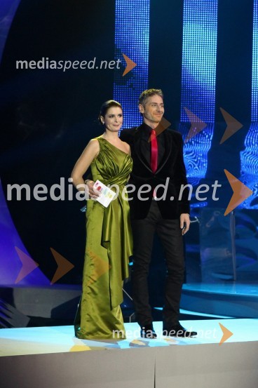 Bernarda Žarn in Ivo Kores, voditelja  	EMA 2010, predizbor