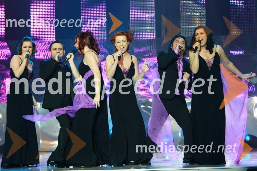 Mišo Kontrec in Jože Kontrec, člana skupine Langa ter spremljevalna skupinaEMA 2010, finale