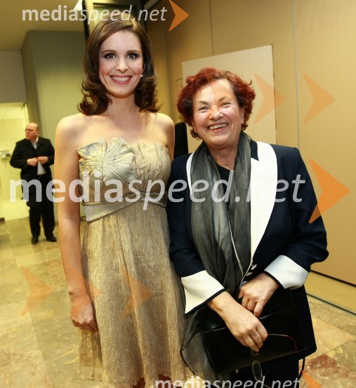 Bernarda Žarn, voditeljica in Ivanka Brezigar, tajnica Društva Slovensko-Hrvaškega prijateljstvaEMA 2010, finale