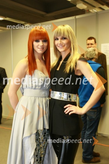 Nina Pušlar, pevka in Jelena Majić, spremljevalna pevka Nine PušlarEMA 2010, finale