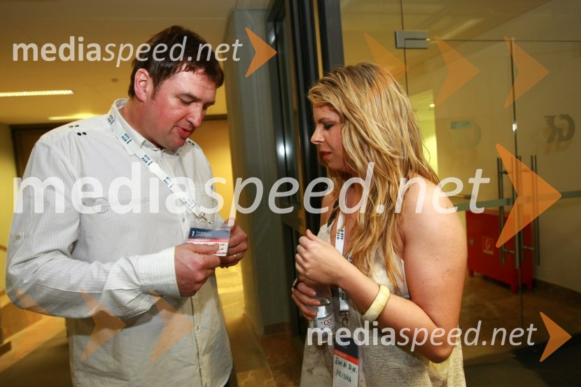 Frenk Derenda, glasbeni producent in mož Nuše Derenda ter Neisha, pevkaEMA 2010, finale