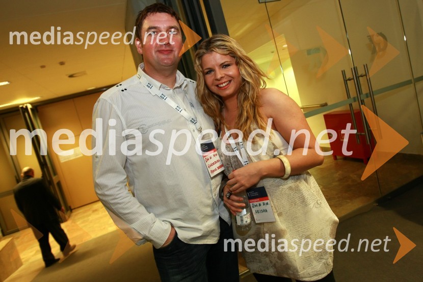 Frenk Derenda, glasbeni producent in mož Nuše Derenda ter Neisha, pevkaEMA 2010, finale