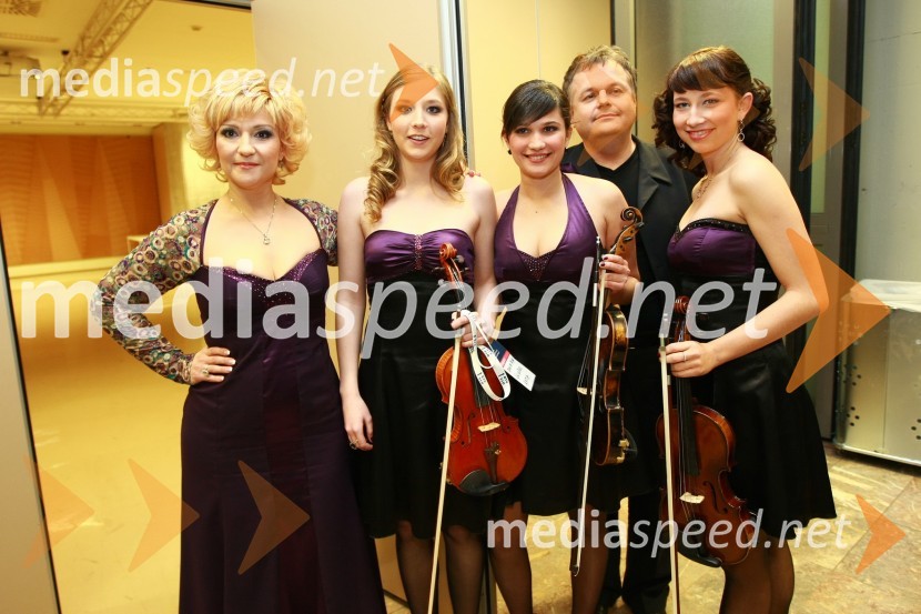 Anastazija Juvan, pevka in spremljevalna skupinaEMA 2010, finale