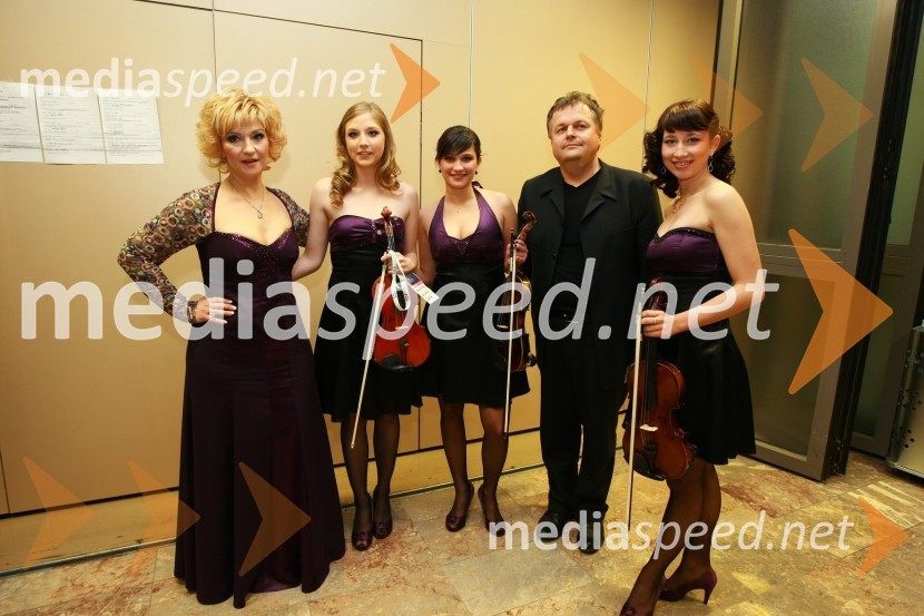 Anastazija Juvan, pevka in spremljevalna skupinaEMA 2010, finale