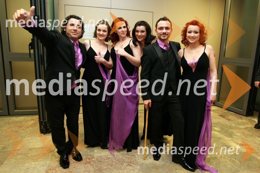 Jože Kontrec in Mišo Kontrec, člana skupine Langa ter spremljevalne pevkeEMA 2010, finale