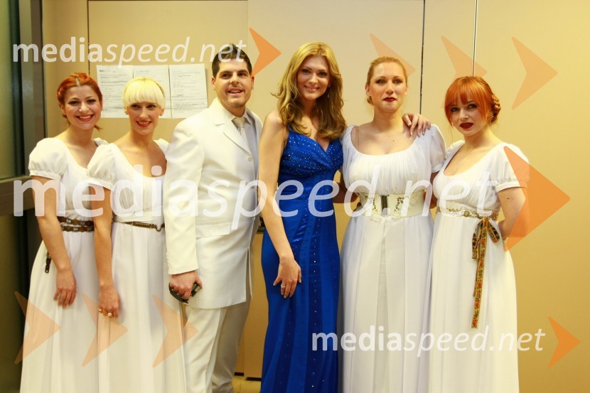 Manca Špik, pevka in spremljevalna skupinaEMA 2010, finale