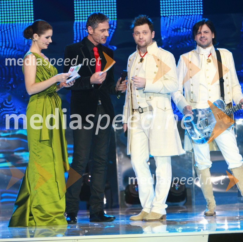 Bernarda Žarn in Ivo Kores, voditelja ter člana skupine ReginaEMA 2010, predizbor