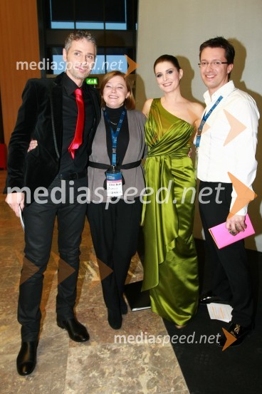 Ivo Kores, voditelj, Dijana Štraus Svetlik, urednica projekta Ema 2010, Bernarda Žarn, voditeljica in Andrej Hofer, glasbeni urednik TV SlovenijaEMA 2010, predizbor