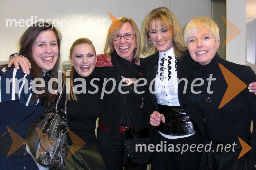 Karmen Žirovnik, Nuša Derenda, pevka, Cvetka Žirovnik, pomočnica generalnega direktorja RTV Slovenija za organizacijo, kadre in izobraževanje, Božena Zabret, producentka in Polonca Komar, vodja službe za odnose z javnostjo RTV SlovenijaEMA 2010, finale