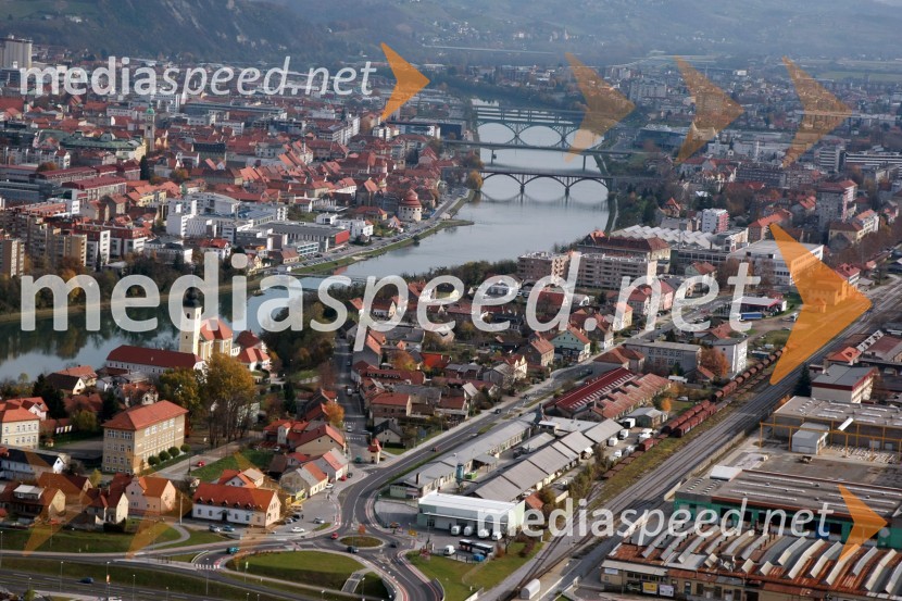Mesto Maribor in reka DravaSlovenija iz zraka
