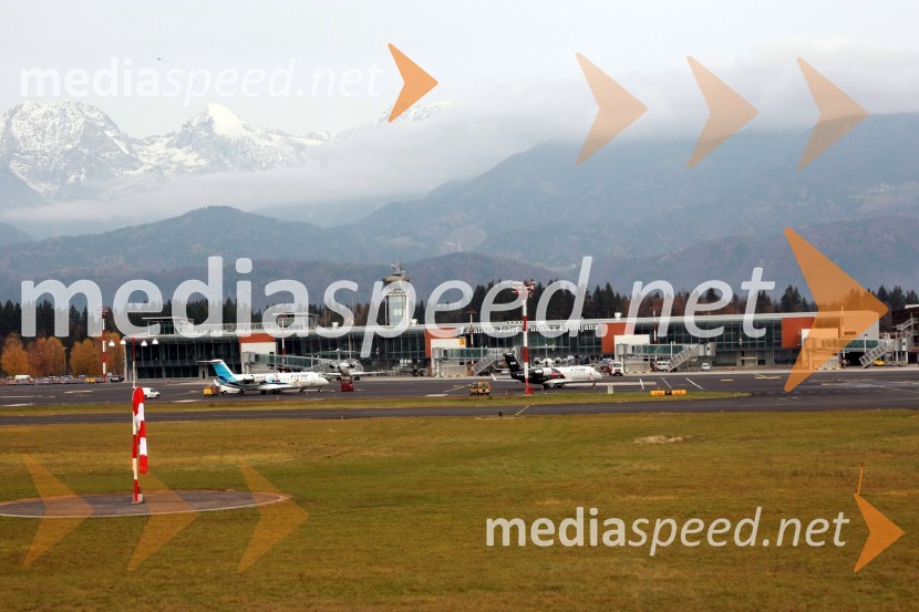 Letališče Jožeta PučnikaSlovenija iz zraka