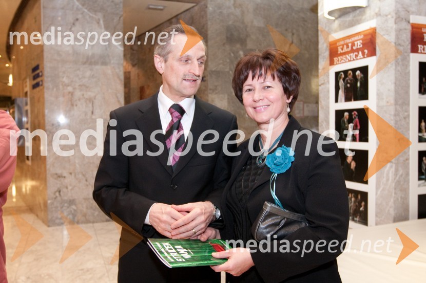 Marjan Širaj, Ajpes s soprogoStriček Vanja, premiera v SNG Nova Gorica