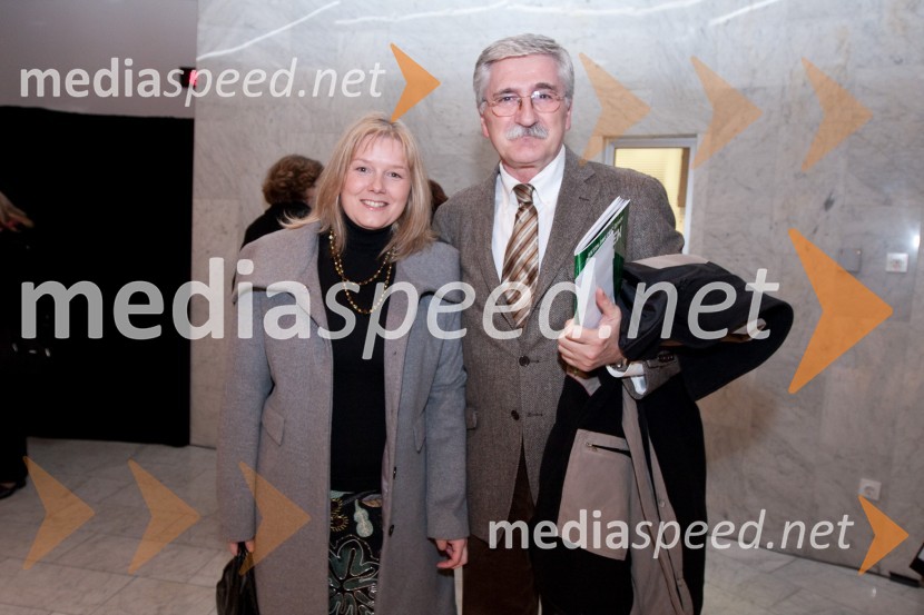 Vesna Perona, televizijska producentka in Petar Radović, odgovorni urednik razvedrilnega programa RTV SlovenijaStriček Vanja, premiera v SNG Nova Gorica