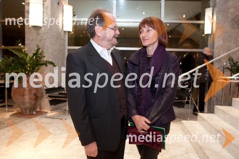 Marko Kravos, pisatelj s soprogoStriček Vanja, premiera v SNG Nova Gorica