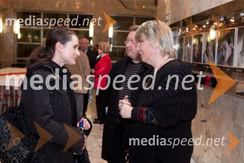 Ana Perne, kritičarka in Ira Ratej, umetniški vodja SNG Nova GoricaStriček Vanja, premiera v SNG Nova Gorica