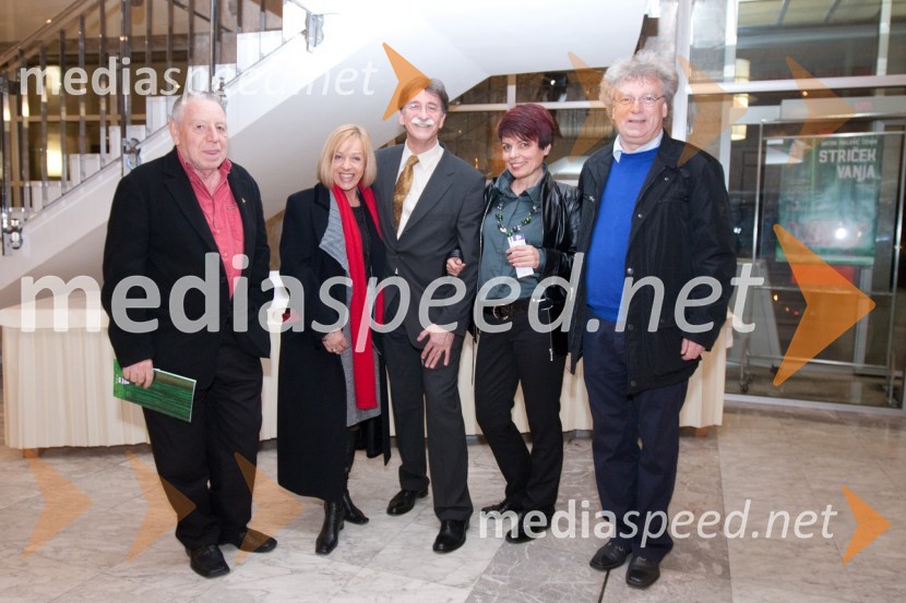 Dušan Jovanovič, režiser, Milena Zupančič, igralka, Jožko Čuk, direktor Slovenskega narodnega gledališča (SNG) Nova Gorica in Janja Koren, novinarka s spremljevalcemStriček Vanja, premiera v SNG Nova Gorica